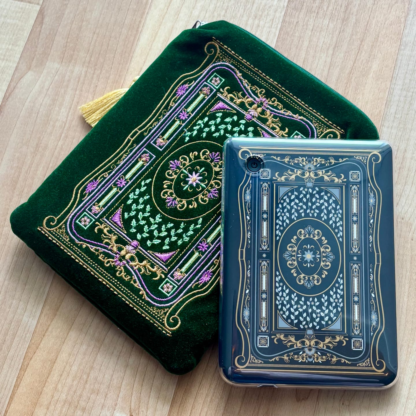 Customer photo review of Literati Black Kindle Sticker Insert