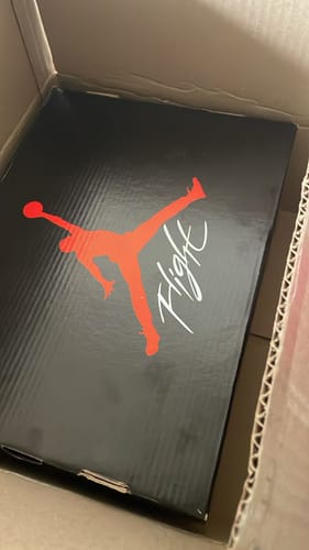 Customer photo review of Tenis Retro 4 Negro Rojo