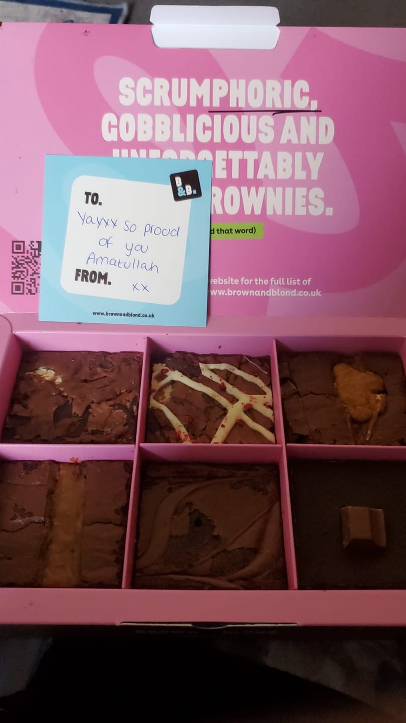 Customer photo review of Classic 6 Brownie Box