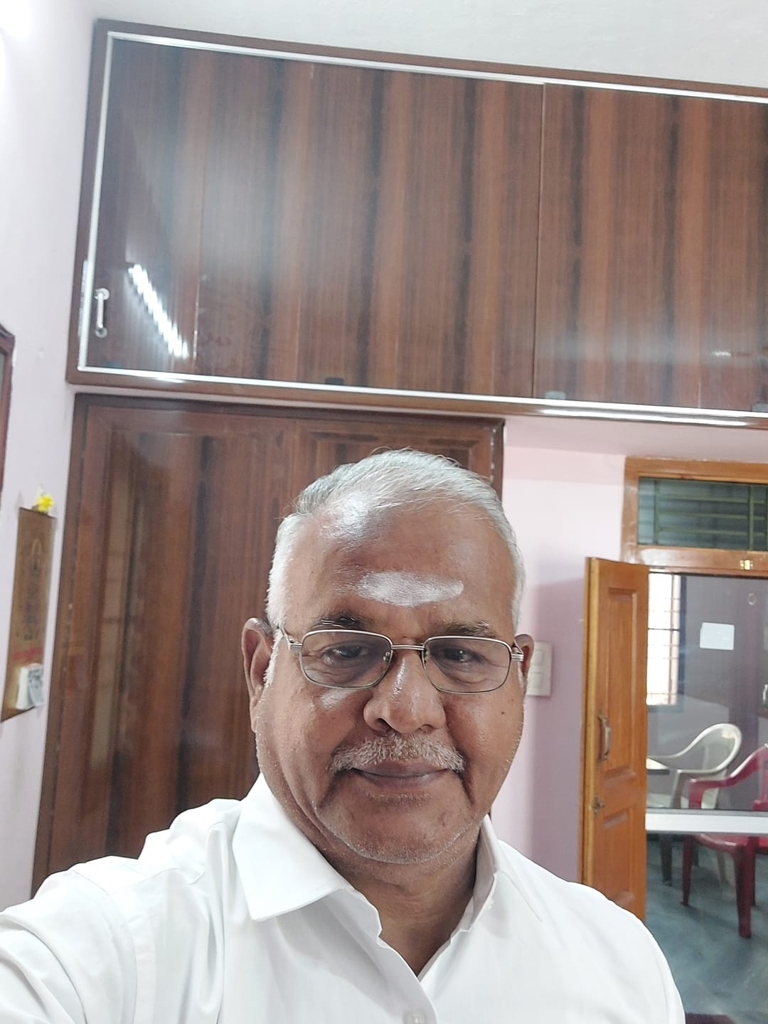 Customer photo review of Linen Rise - 100% Formal White Shirt For Men | Uathayam