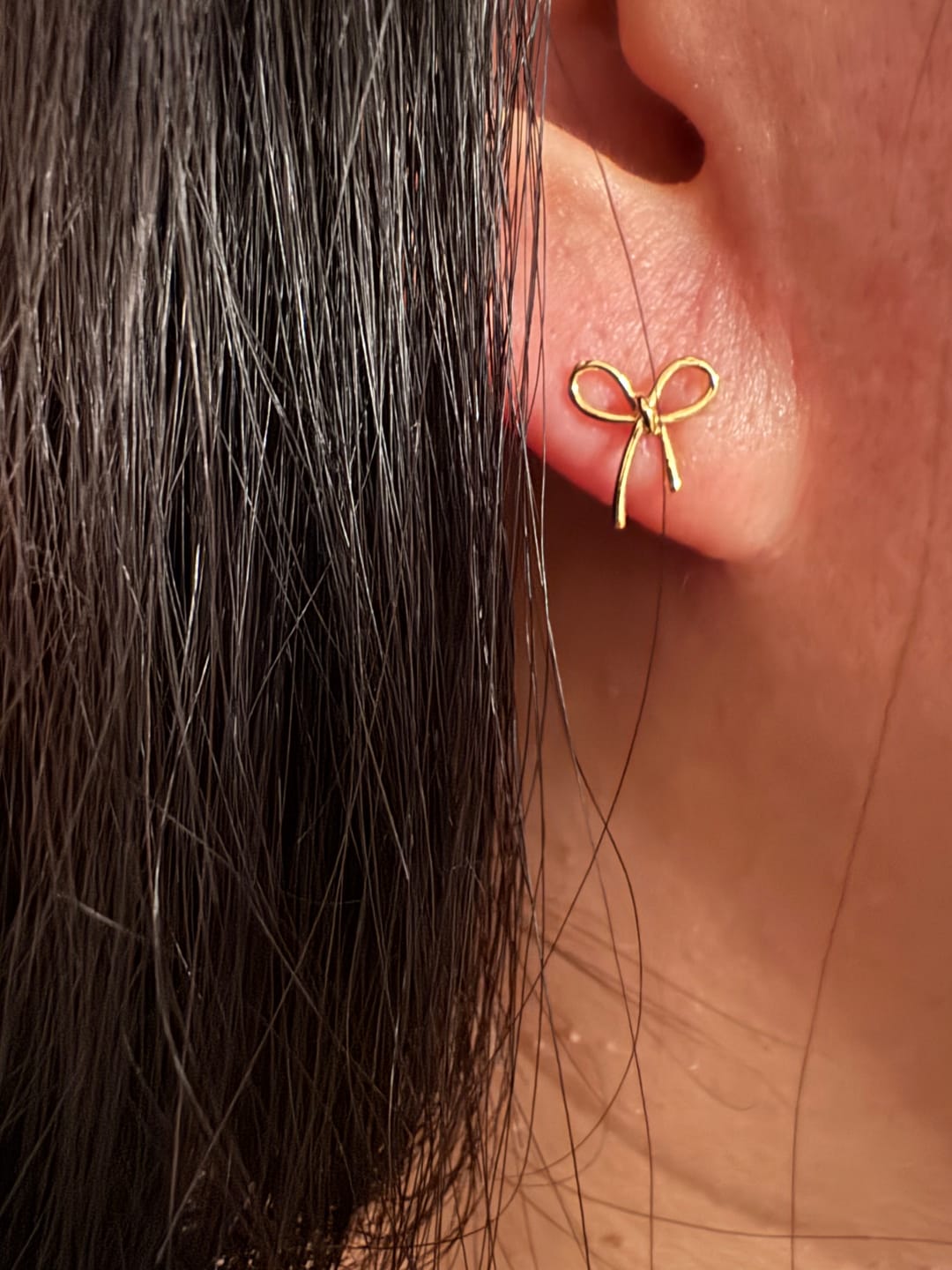 Customer photo review of 14K Gold Ribbon Cartilage Earring 20G18G