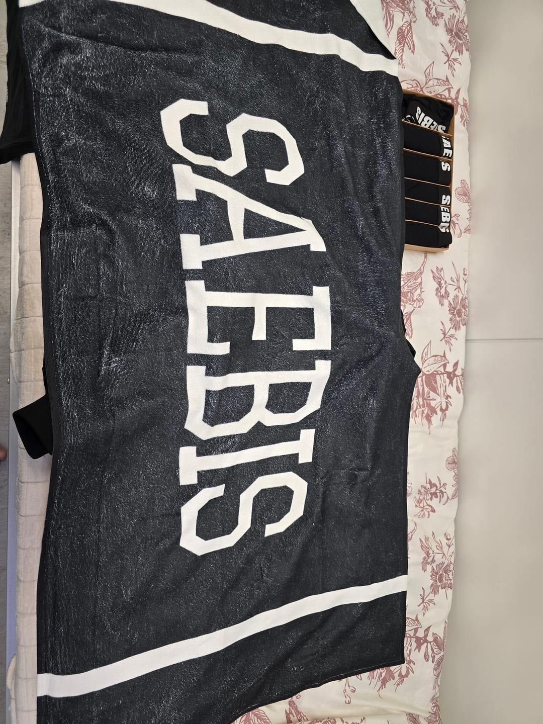 Customer photo review of Lifestyle Strandtuch schwarz by SAEBIS®