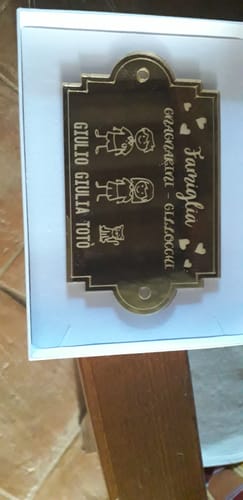 Customer photo review of Fuoriporta Personalizzato con Nomi della Famiglia in Plexiglass