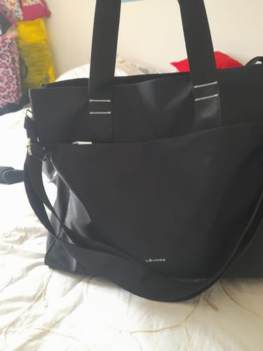 Reseña con foto de un cliente sobre Cartera De Hombro Notebook Nylon Icónica
