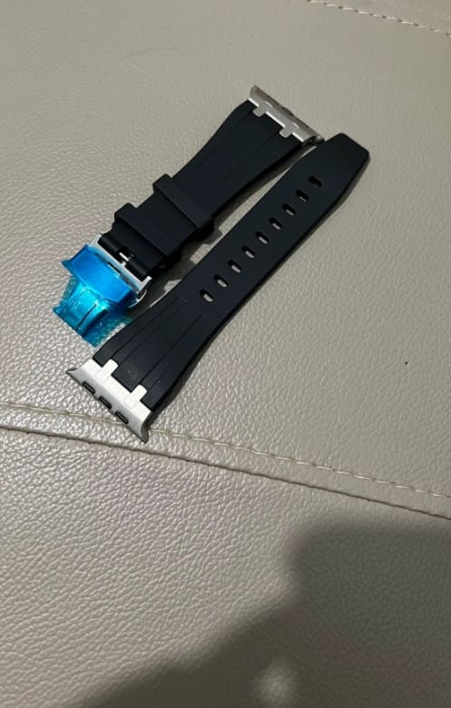Customer photo review of Ultra Butterfly Clasp Silicone Strap for Apple Watch