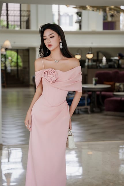 Customer photo review of ELARA Midi Dress