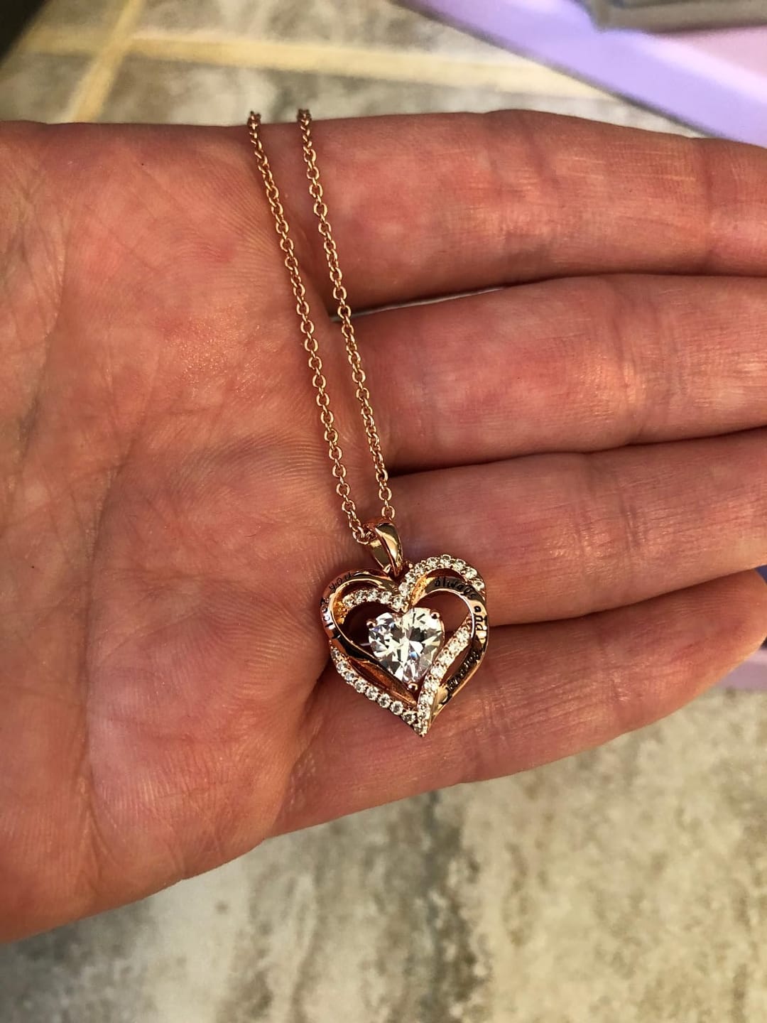 Customer photo review of Olivenorma "Ich liebe dich für immer und ewig" - Geburtsstein Herz Halskette