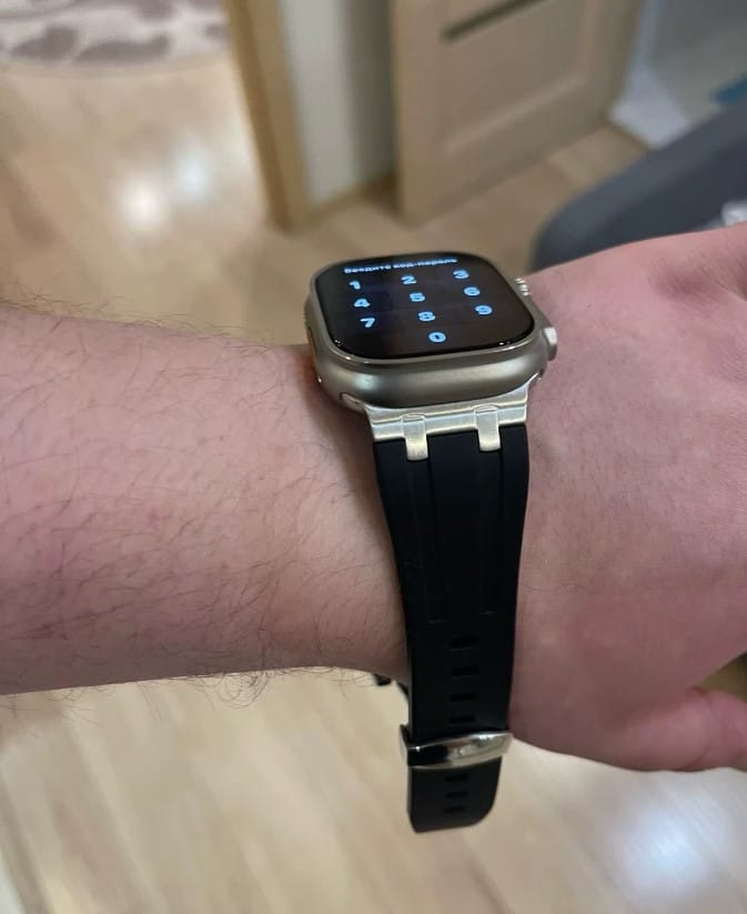 Customer photo review of Ultra Butterfly Clasp Silicone Strap for Apple Watch