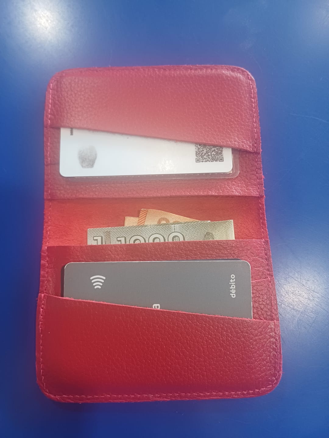 Customer photo review of Billetera & tarjetero modelo TERESA graneado Rojo