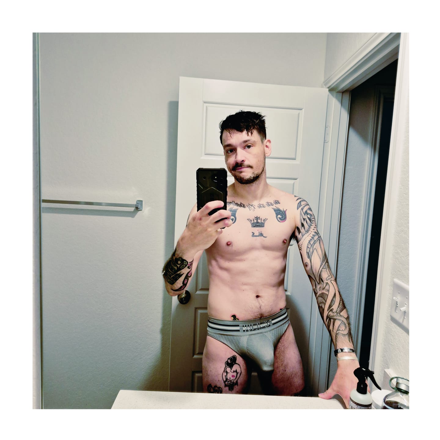 Customer photo review of 5 Pack Men's Seamless Bulge Pouch Briefs