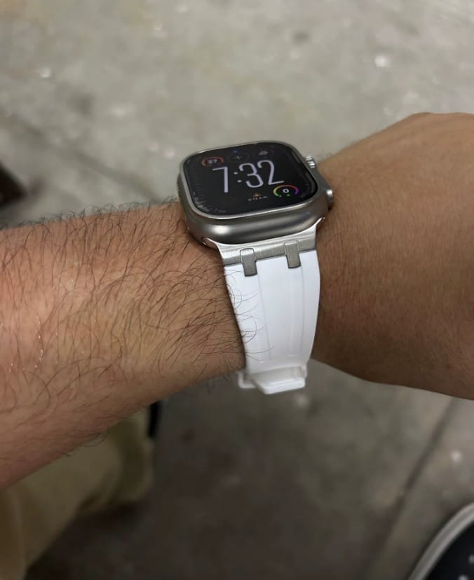 Customer photo review of Ultra Butterfly Clasp Silicone Strap for Apple Watch