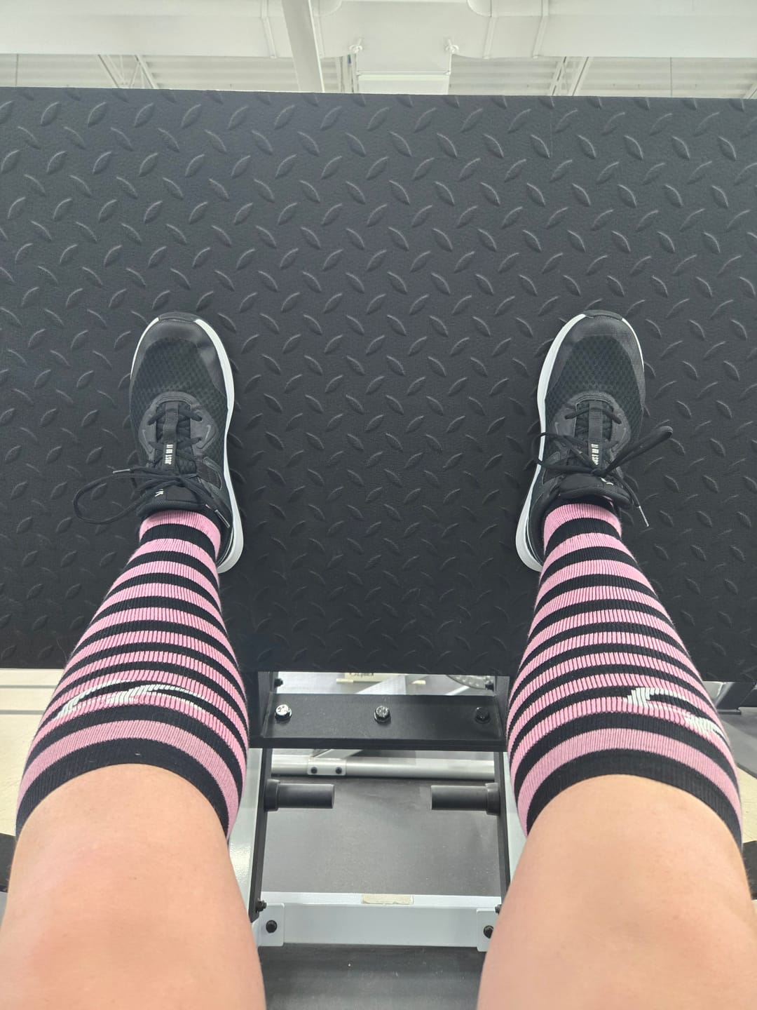 Customer photo review of Deadlift Socks - Black/Pink