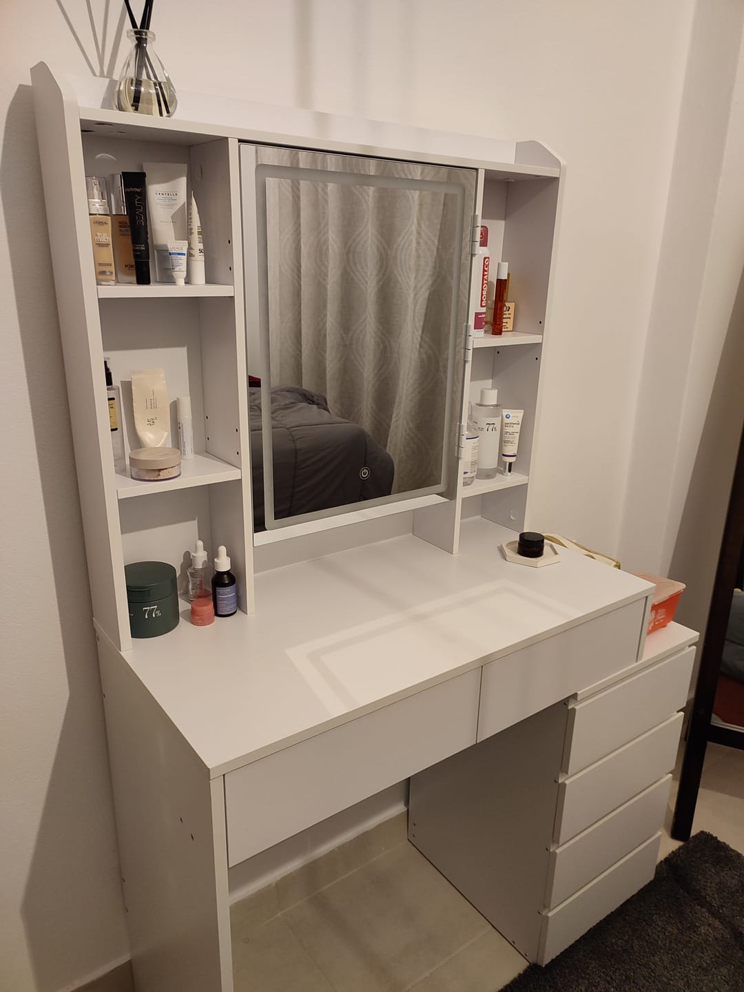 Customer photo review of Τραπέζι Μπουντουάρ Μακιγιάζ Tουαλέτας Κρεβατοκάμαρας Καθρέφτης Με Ντουλάπι Λευκό με Φωτισμό LED Ρυθμιζόμενη Φωτεινότητα RD-T124W01
