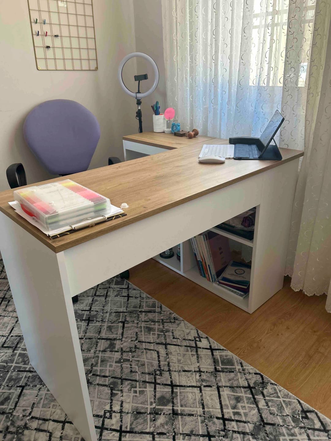 Customer photo review of Rani HA113 Çalışma Ofis Bilgisayar Masası 4 Raflı Köşeli Masa Beyaz - Sepet Ceviz 120 cm