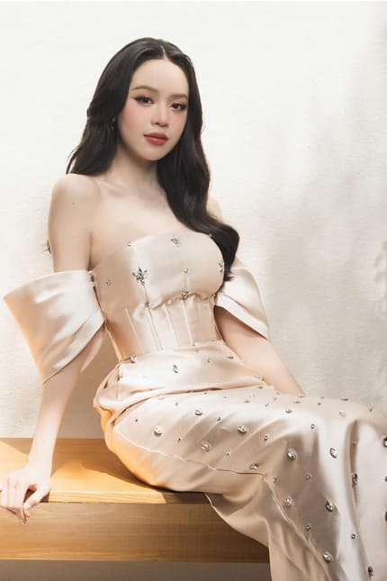 Customer photo review of EQUINOX Midi Dress