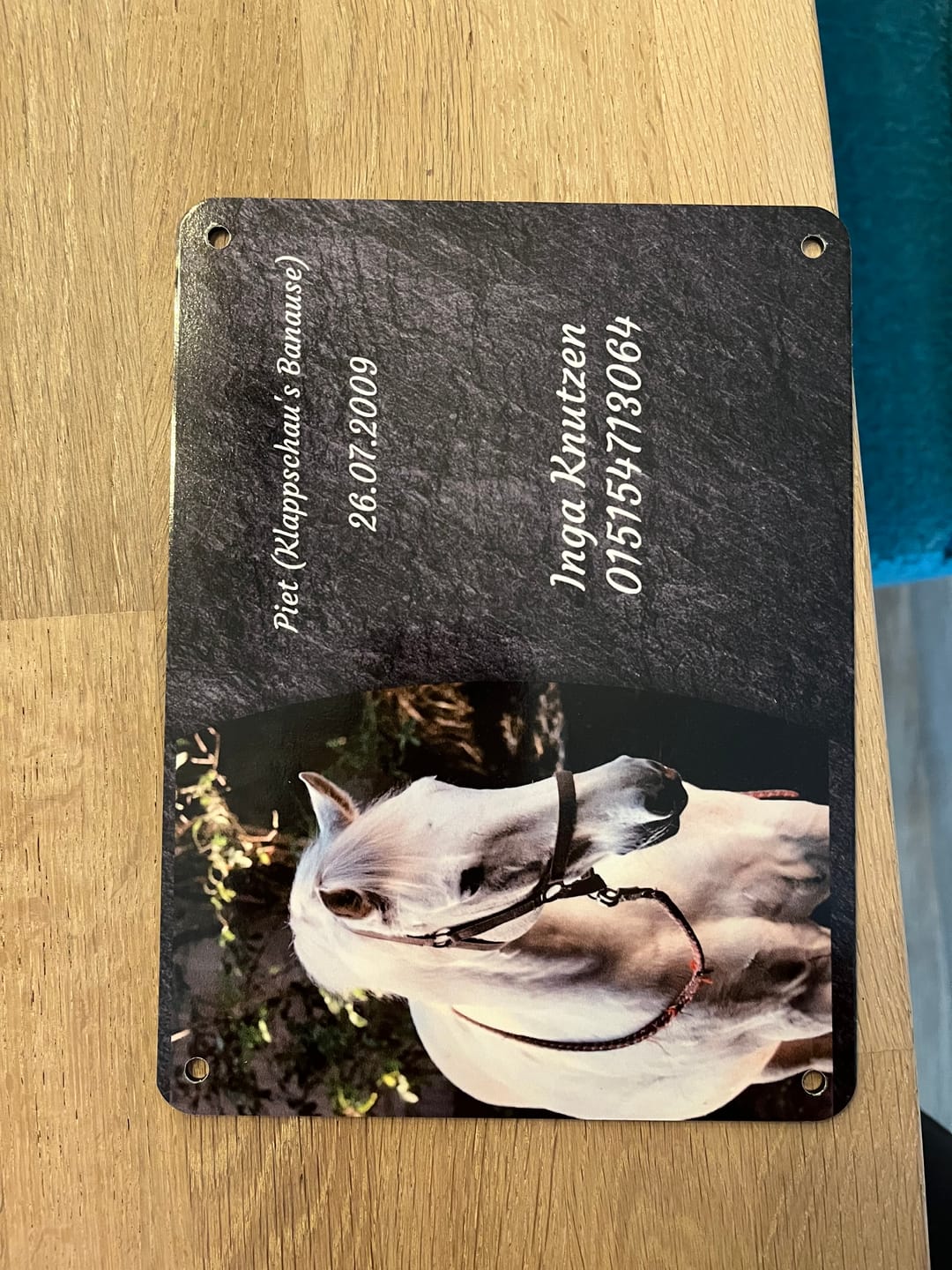 Customer photo review of Pferde Boxenschild mit Foto & Wunschtext (UV- und wetterfest)