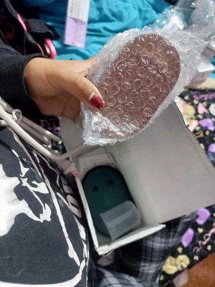 Customer photo review of Compact Travel Steam Iron Portable Garment Steamer for Quick Presses — Green with Gold-Tone | KIMLUD