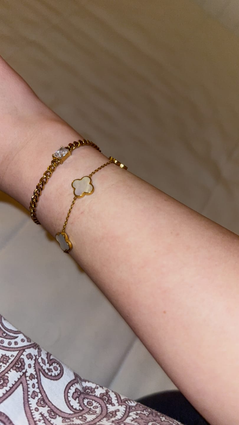 Customer photo review of Clover Perlmutt Armband | 18K vergoldet