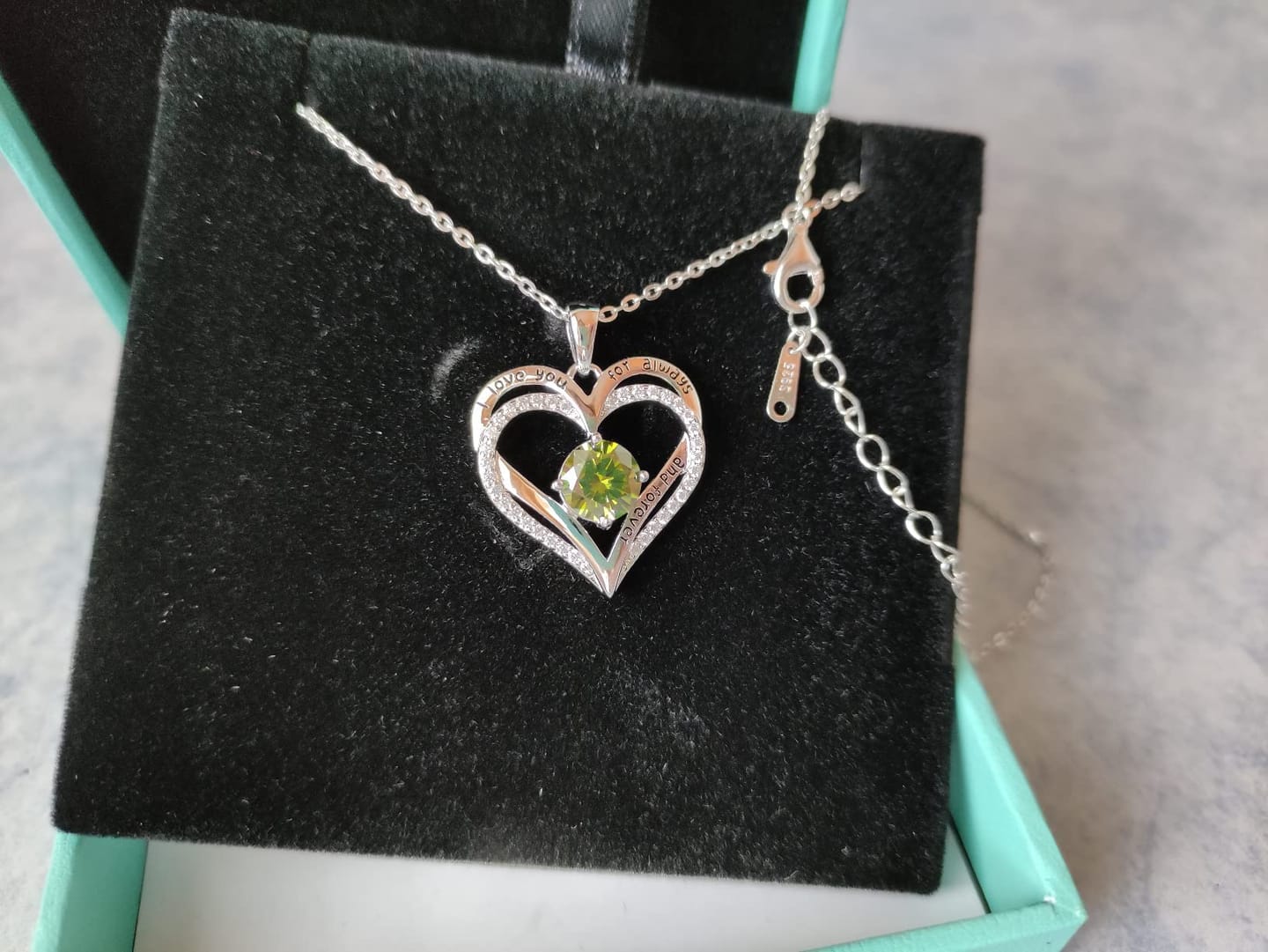 Customer photo review of Olivenorma "Ich liebe dich für immer und ewig" - Geburtsstein Herz Halskette