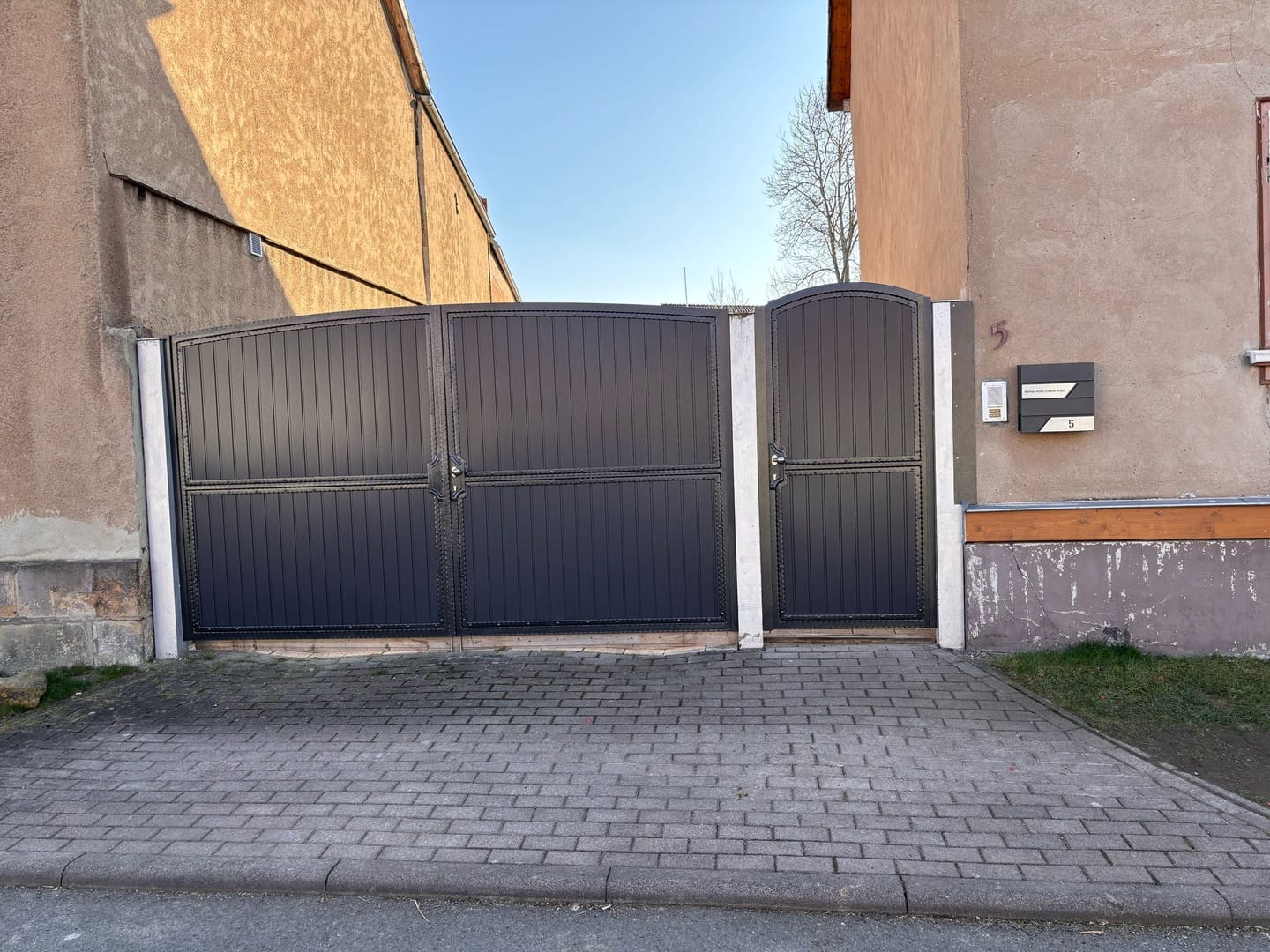 Customer photo review of Absenkautomatik für Briefkastendeckel