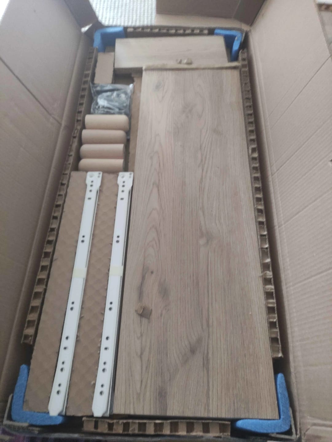 Customer photo review of Rani HA109 Çekmeceli Çalışma Ofis Bilgisayar Masası Sepet Ceviz - Beyaz