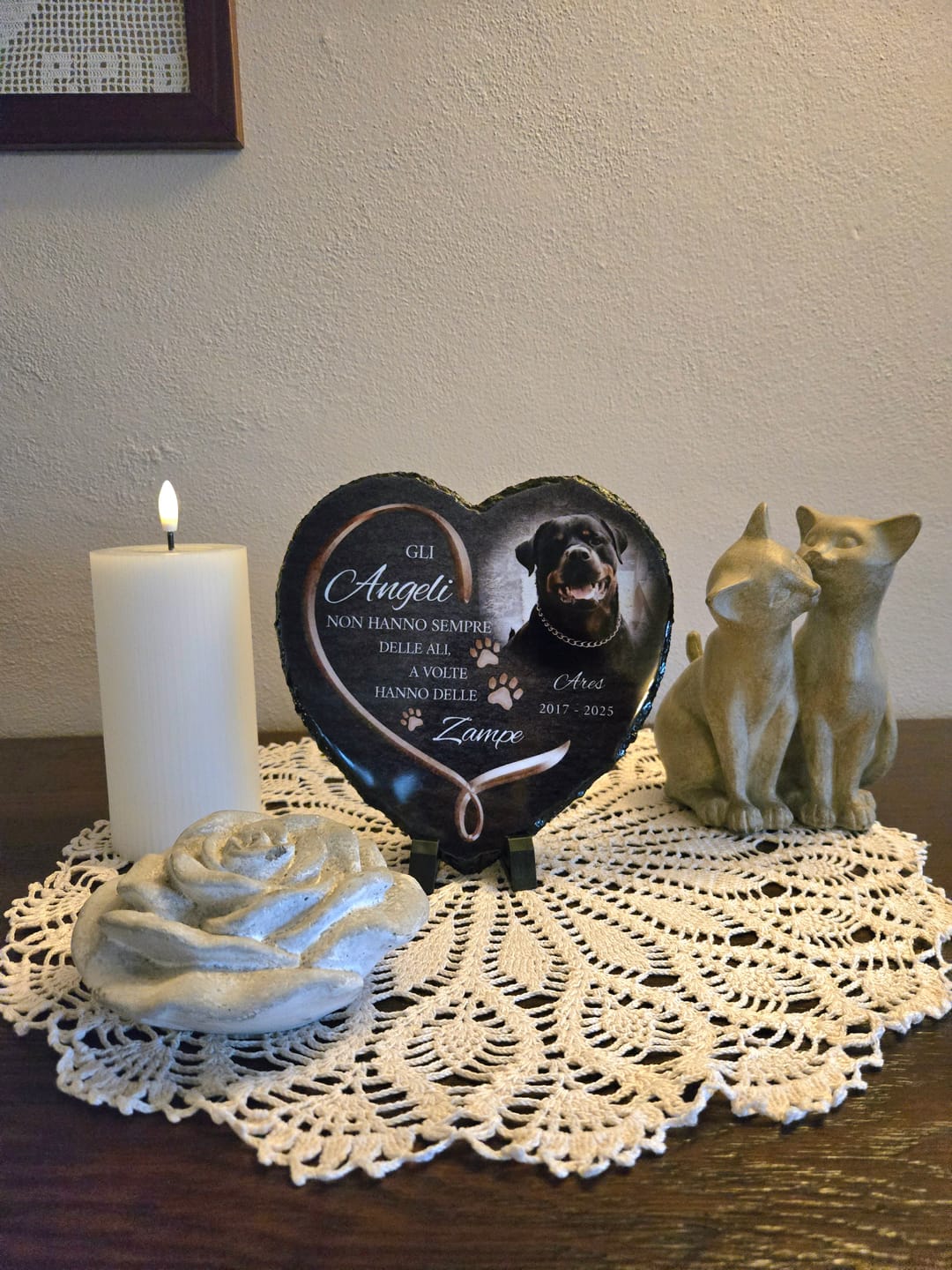 Customer photo review of Gli angeli hanno delle zampe - Cuore in ardesia personalizzato