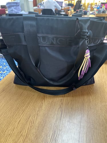 Reseña con foto de un cliente sobre Cartera De Hombro Notebook Nylon Llavero