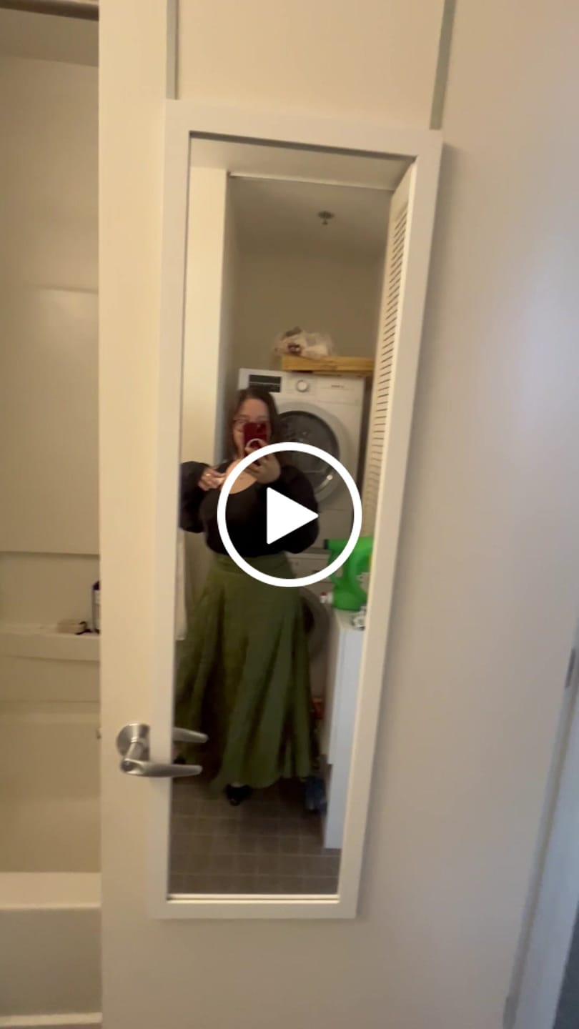Customer video review of Holding the Moon 上揽月 Olive Green Weijin Tang 10 Panel Poqun Skirt