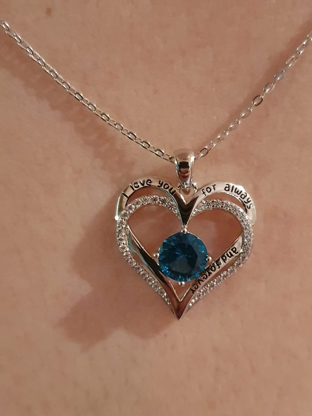 Customer photo review of Olivenorma "Ich liebe dich für immer und ewig" - Geburtsstein Herz Halskette