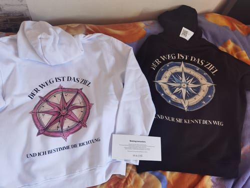 Customer photo review of sie kennt den Weg Rückendruck | Premium Hoodie unisex