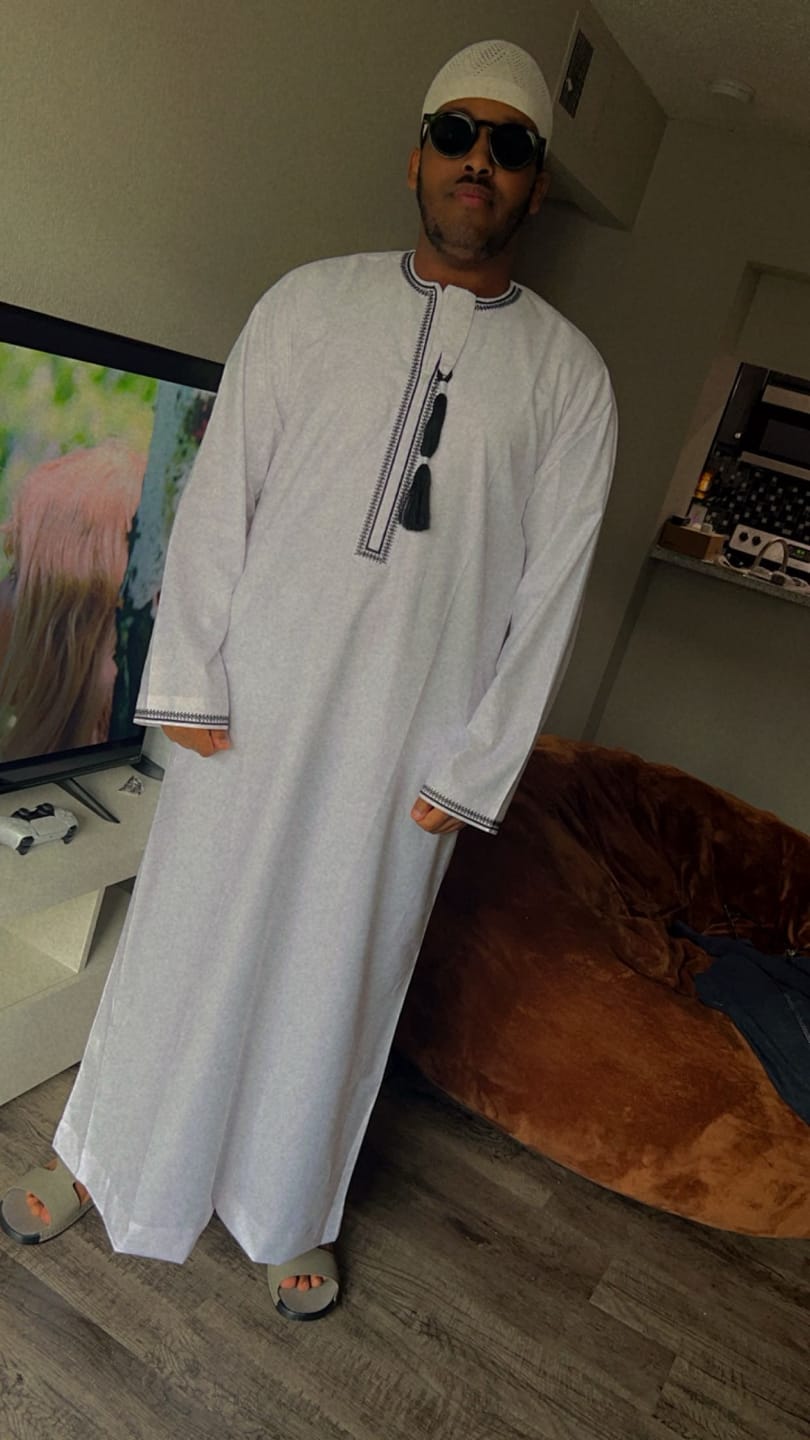 Customer photo review of Luxury White & Black Omani Thobe