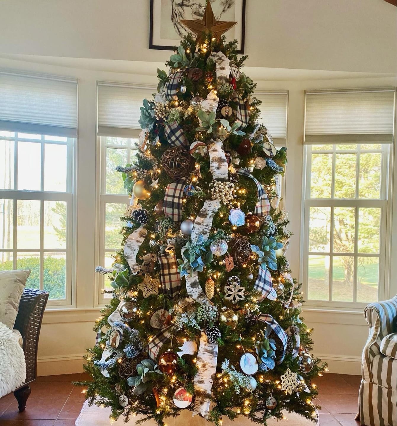 Customer photo review of Rustic Wooden Star With Light Pine Finish