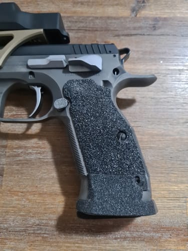 Customer photo review of Tanfoglio Stock 2/3 Palm-Swell and Flat Carbide Grips
