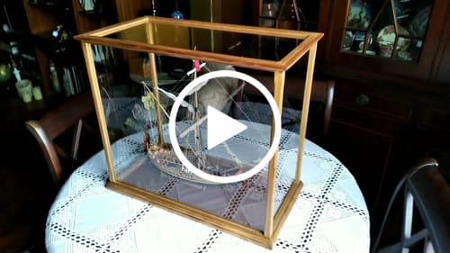 Reseña con vídeo de un cliente sobre Molduras vitrina