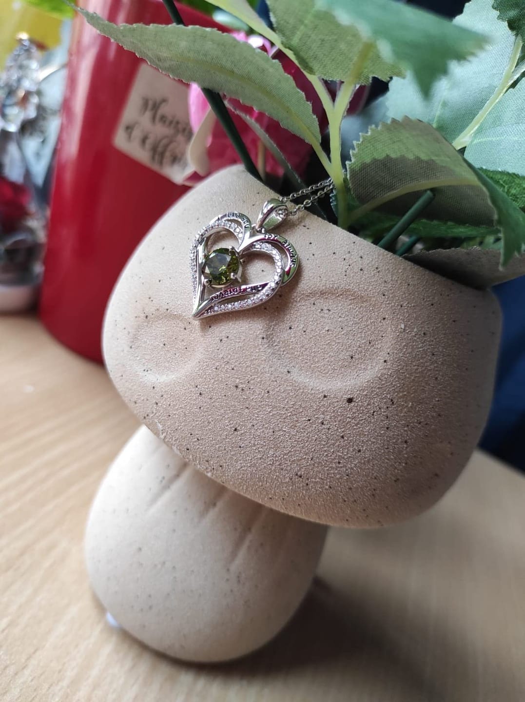 Customer photo review of Olivenorma "Ich liebe dich für immer und ewig" - Geburtsstein Herz Halskette