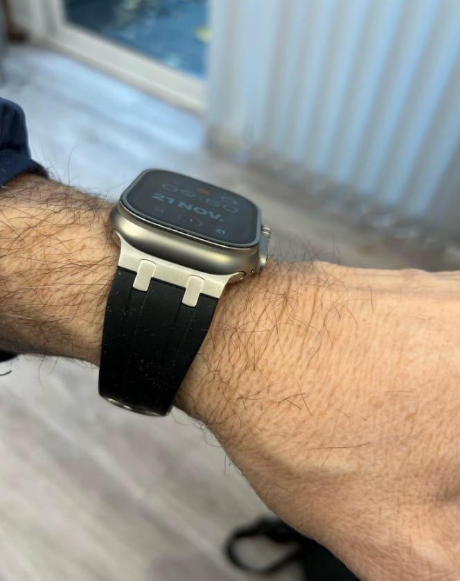 Customer photo review of Ultra Butterfly Clasp Silicone Strap for Apple Watch