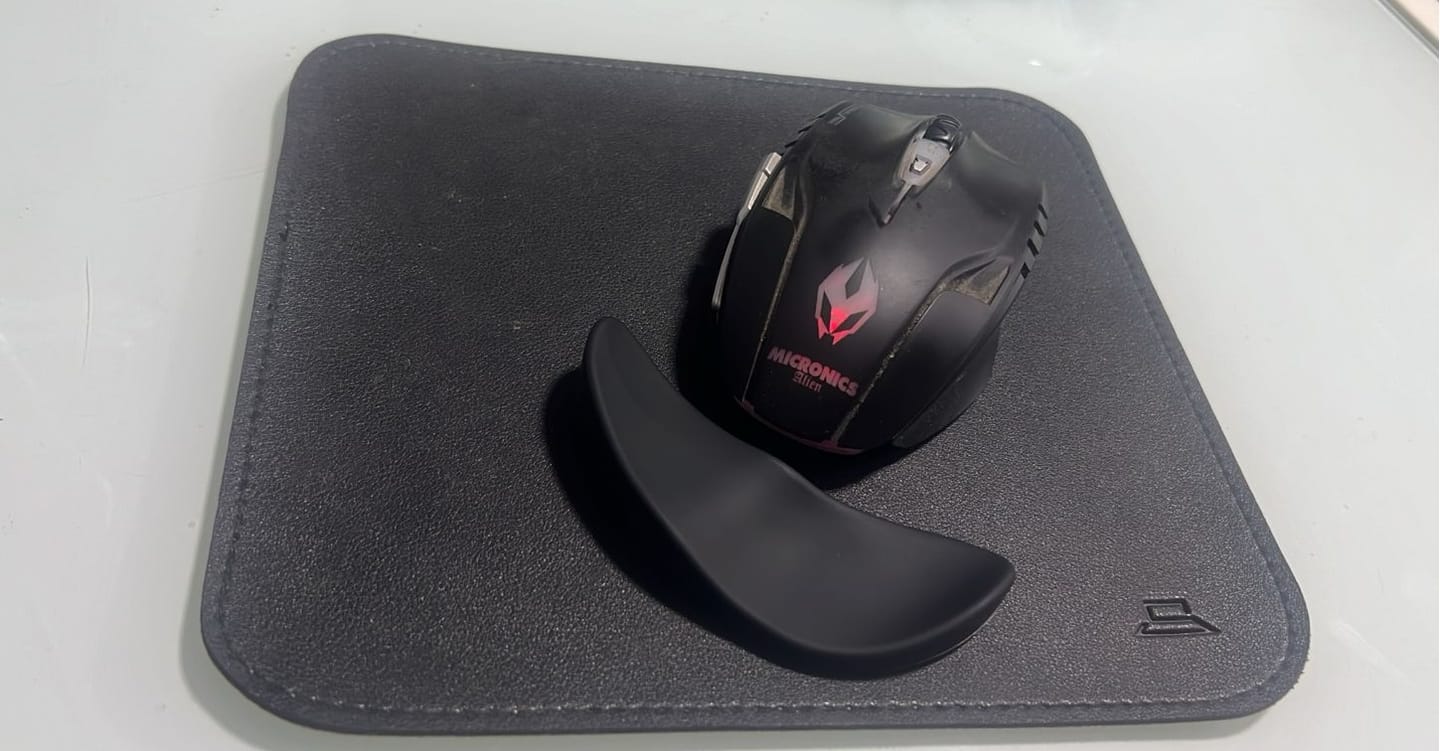 Customer photo review of Reposamuñecas Ergonómico Deslizante para Gaming y Trabajo