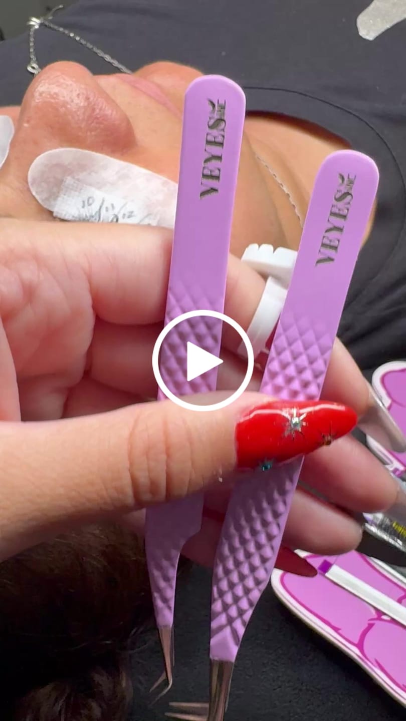 Customer video review of L Boot Volume Lash Tweezer