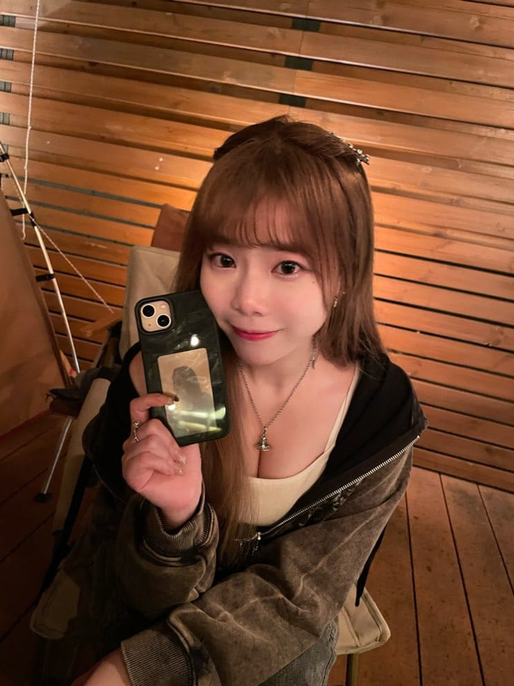 Customer photo review of iPhone 15 DIY-ANYTIME Phone Case with Foldable Stand