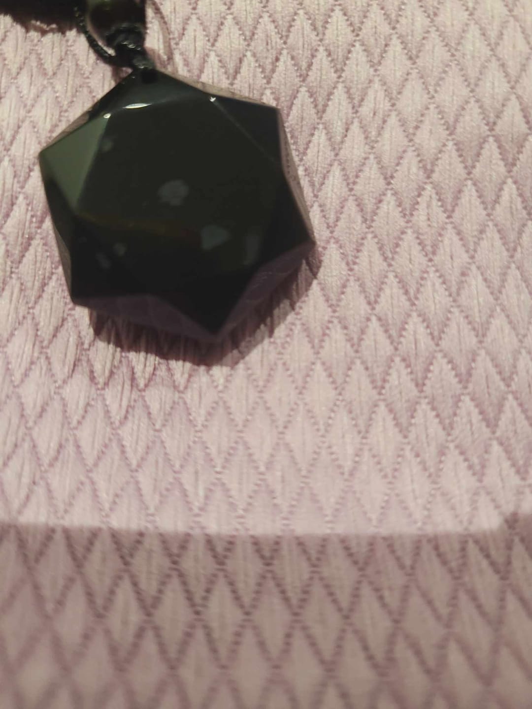 Customer photo review of Pendentif "Étoile" en Obsidienne Noire
