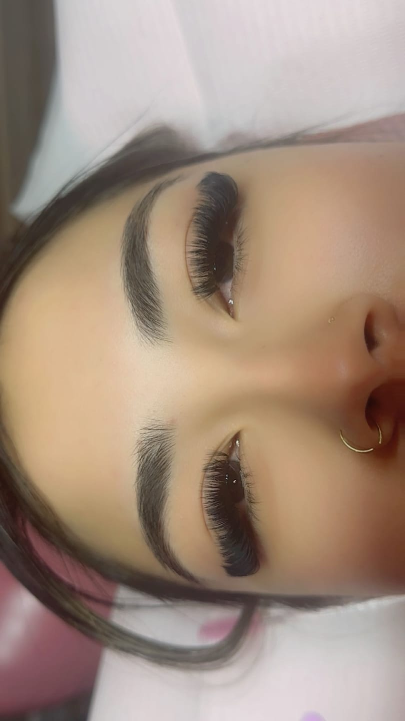Customer photo review of L Boot Volume Lash Tweezer