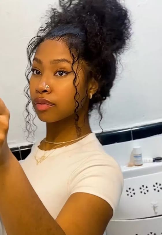 Customer photo review of MORE FACE 360 Glueless Wig Water Wave Invisi Drawstring Wear And Go Wig Quick Install Pre-Bleached And Pre-Cut HD Lace Human Hair Wigs Beginner Friendly