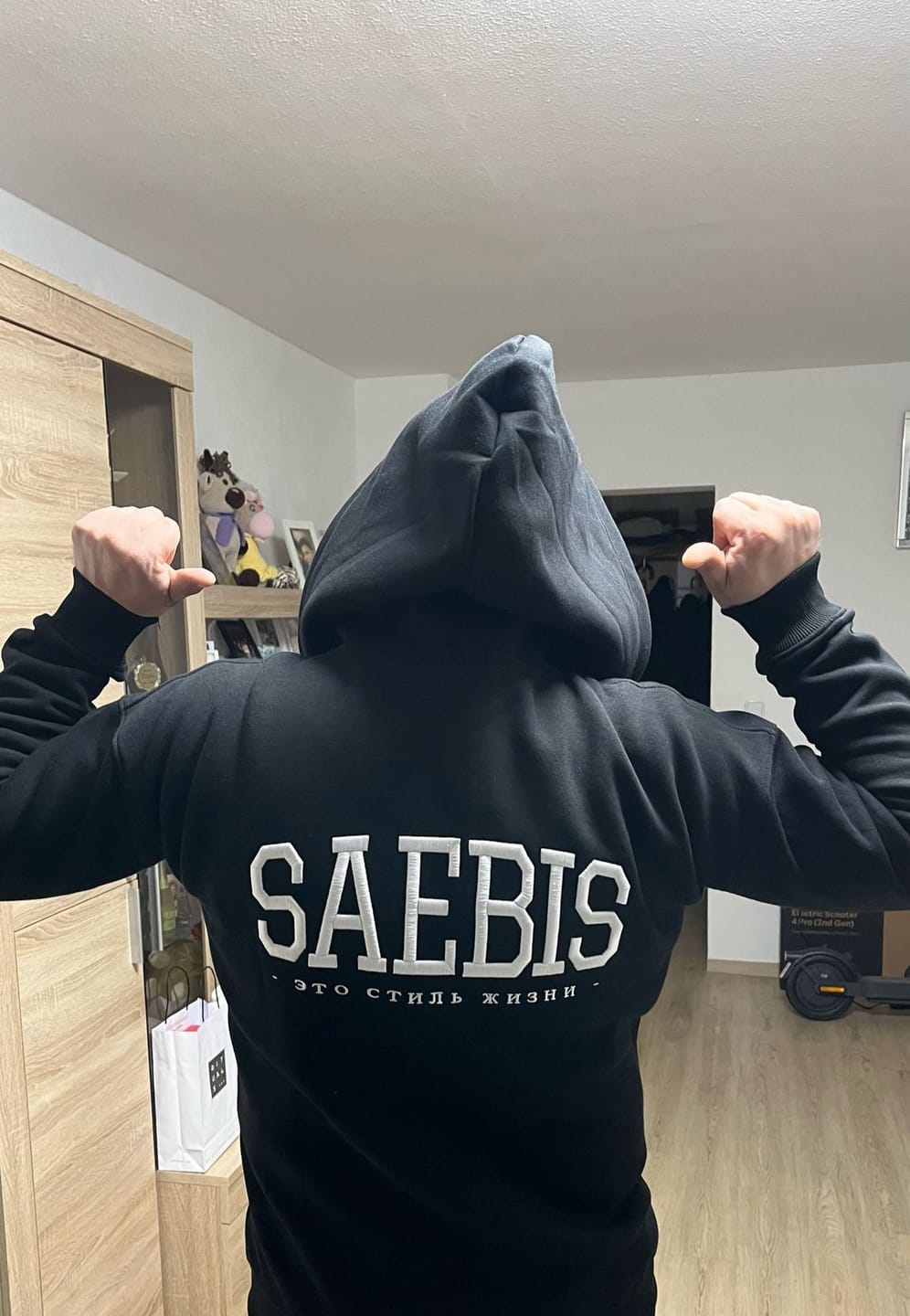 Customer photo review of Lifestyle Herren Zip Hoodie schwarz mit Stickerei by SAEBIS®