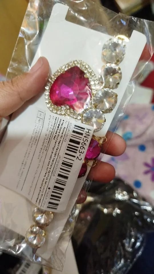 Customer photo review of Rhinestone Heart Pendant Necklace Set — Crystal | KIMLUD