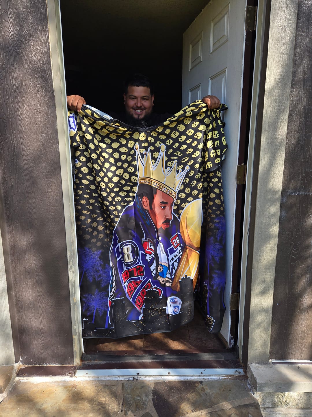Customer photo review of Angels & Kings Barber Cape