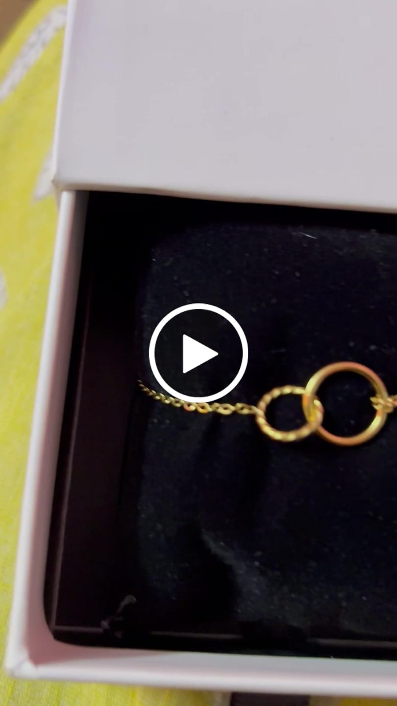 Customer video review of Double Rings Bracelet