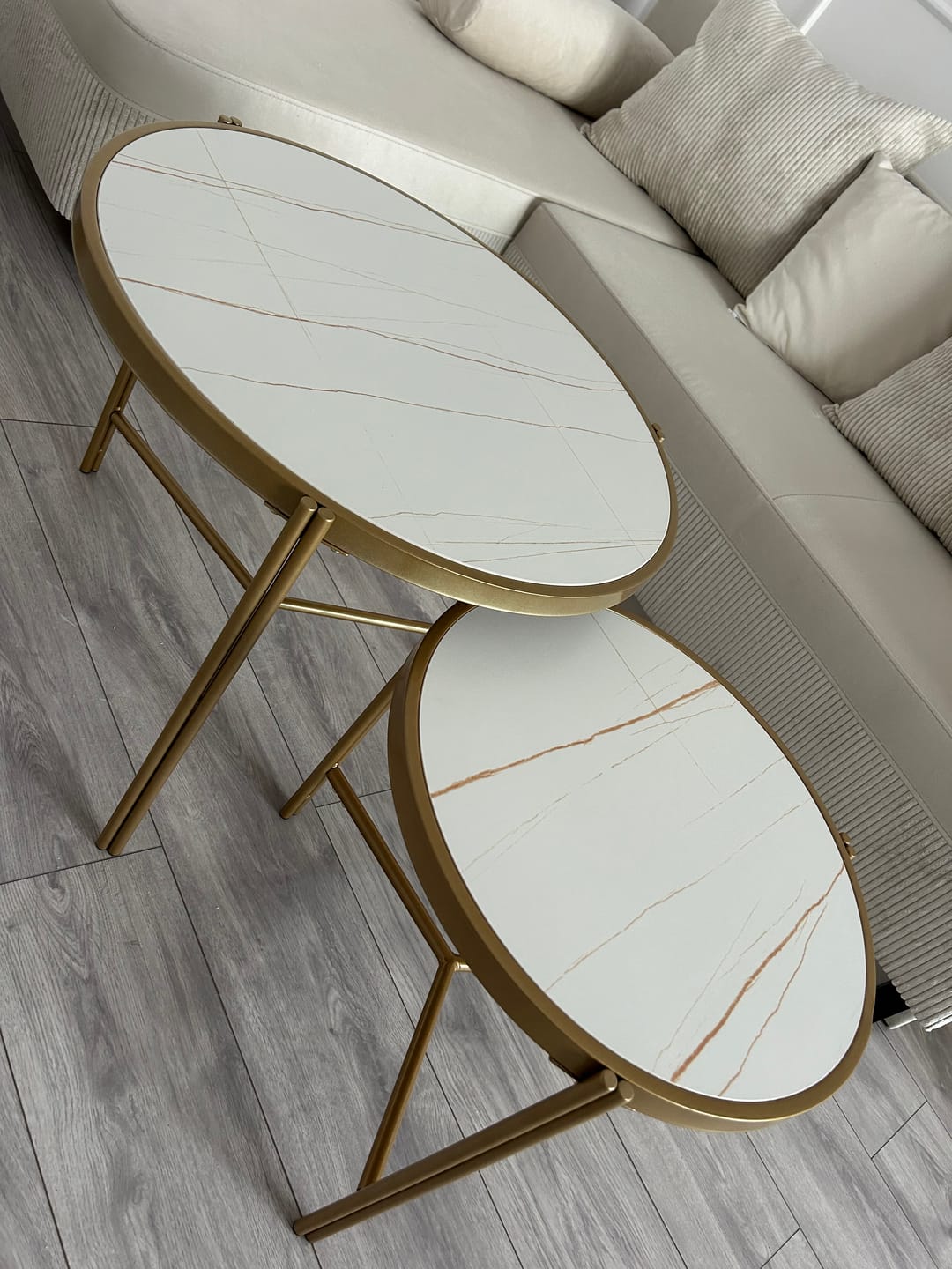 Customer photo review of Set 2 masute cafea FATIMA, alb cu efect de marmura/auriu, ceramica/metal