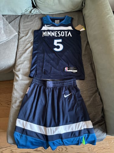 Customer photo review of Maglia NBA Minnesota Timberwolves Icon Edition 2022/23