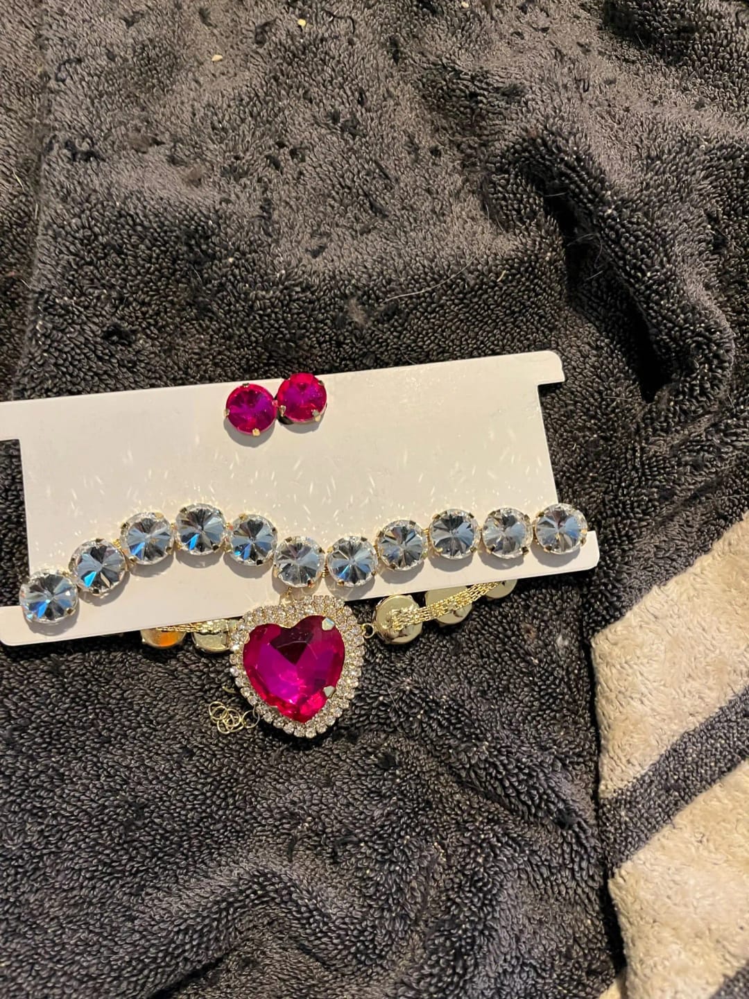 Customer photo review of Rhinestone Heart Pendant Necklace Set — Crystal | KIMLUD
