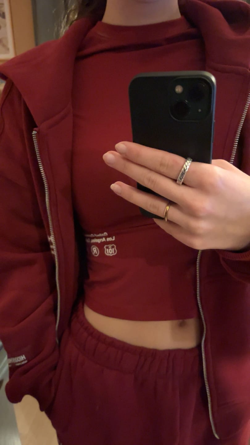 Kundenbewertung mit Foto von LABEL ZIP HOODIE BURGUNDY